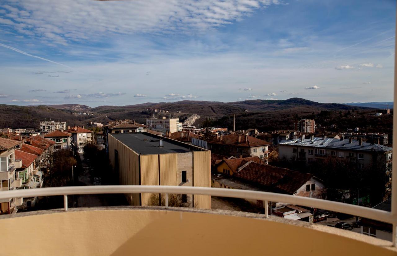 Stadium Apartments Veliko Tărnovo Exteriör bild