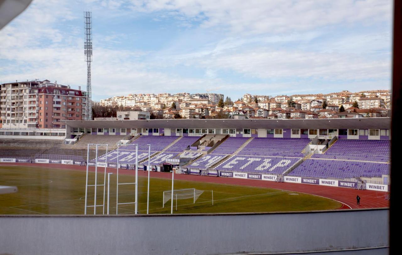 Stadium Apartments Veliko Tărnovo Exteriör bild