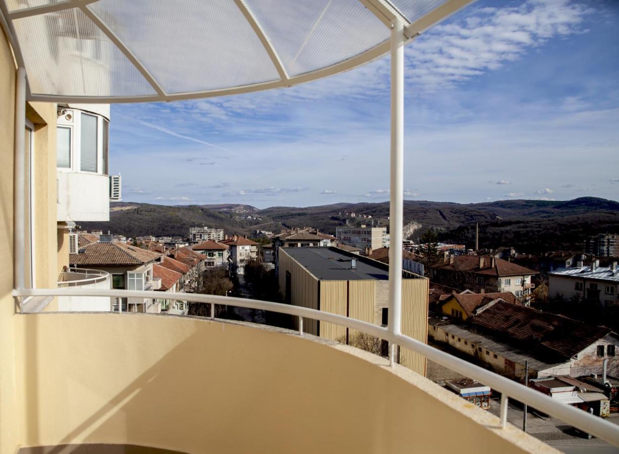 Stadium Apartments Veliko Tărnovo Exteriör bild
